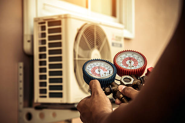 Professional Heat Pump Repair technician working in Reasnor, IA